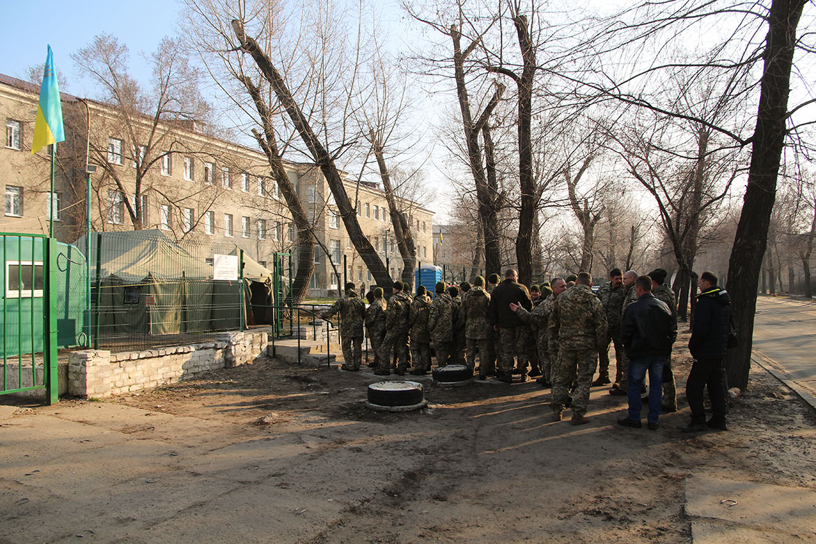 Як українські захисники голосували на передовій (фоторепортаж) - 7