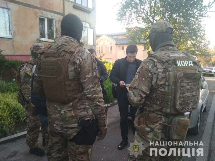 У Львові затримали двох наркоторговців (фото) У Львові затримали двох наркоторговців (фото)