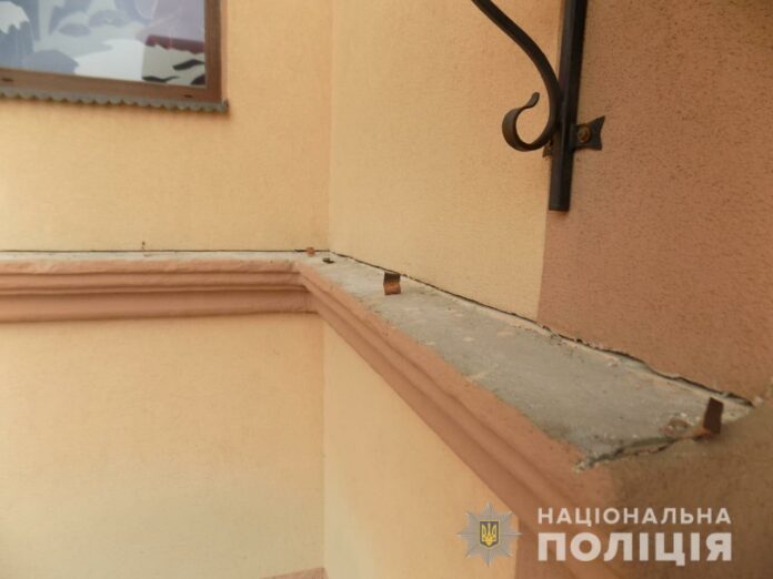 У Яворові чоловік з фасаду церкви поцупив мідну бляху, щоби здати на брухт У Яворові чоловік з фасаду церкви поцупив мідну бляху, щоби здати на брухт