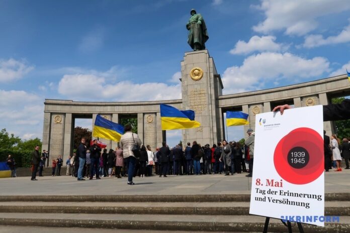 У Берліні вшанували пам’ять загиблих у Другій світовій війні українців У Берліні вшанували пам’ять загиблих у Другій світовій війні українців