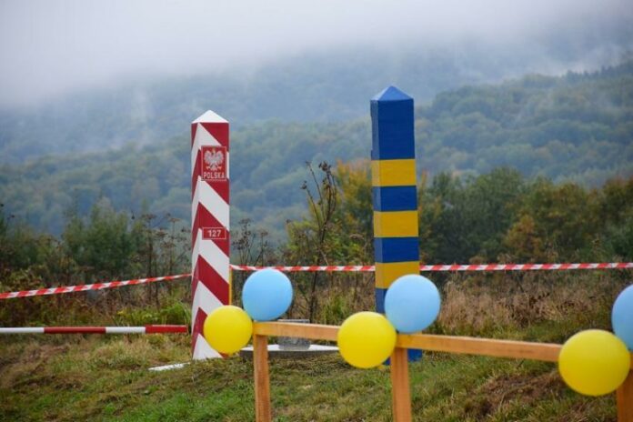 На Закарпатті відкрили піший перехід на кордоні з Польщею На Закарпатті відкрили піший перехід на кордоні з Польщею