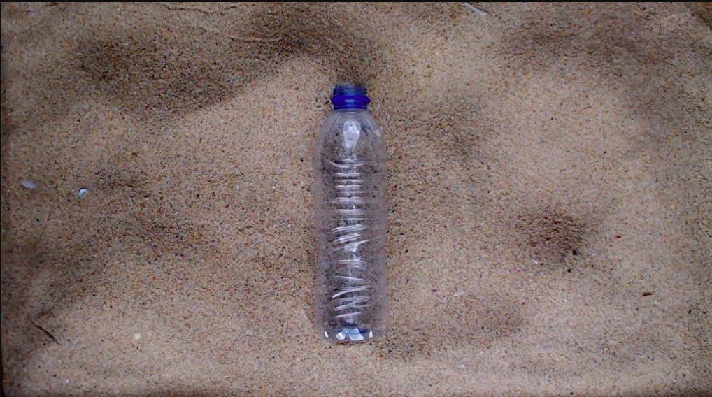 WWF запустив стрім, на якому 450 років розкладатиметься пластикова пляшка