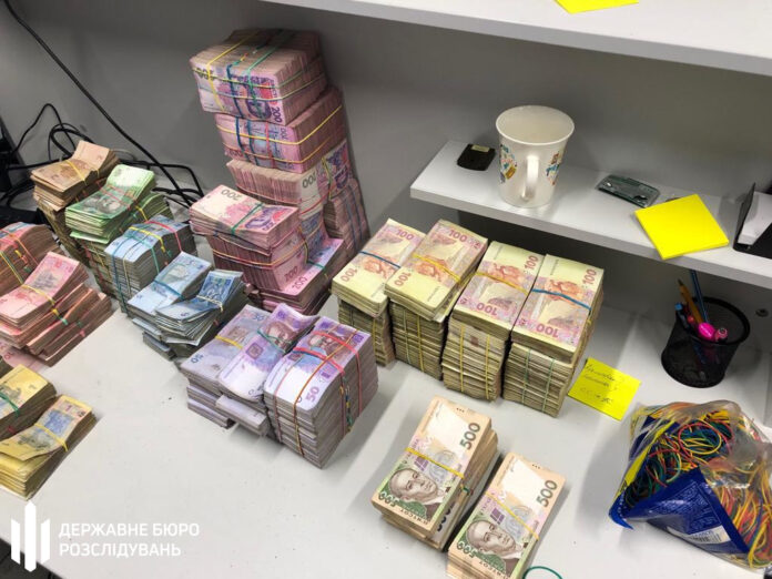 У Львові викрили конвертаційний центр з обігом у 500 млн (фото) У Львові викрили конвертаційний центр з обігом у 500 млн (фото)