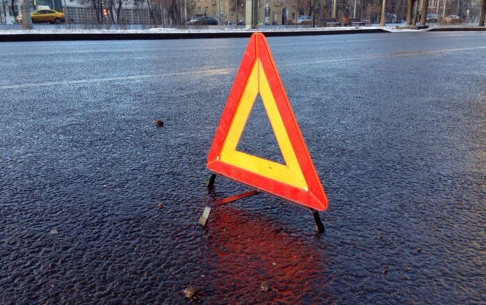 На Львівщині молодик на скутері врізався в електроопору На Львівщині молодик на скутері врізався в електроопору