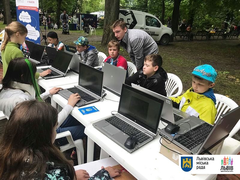 В парку ім. І. Франка розпочався фестиваль «Місто професій» (фото) - 5