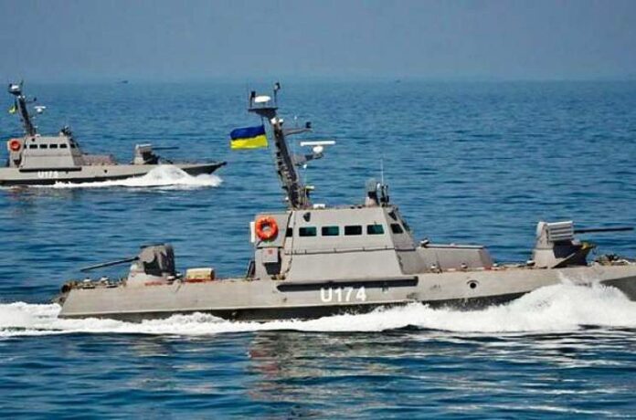 Суд у Москві залишив під арештом чотирьох українських моряків Суд у Москві залишив під арештом чотирьох українських моряків