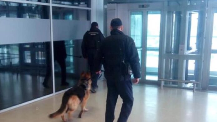 У Львові знову надійшло повідомлення про замінування восьми готелів У Львові знову надійшло повідомлення про замінування восьми готелів