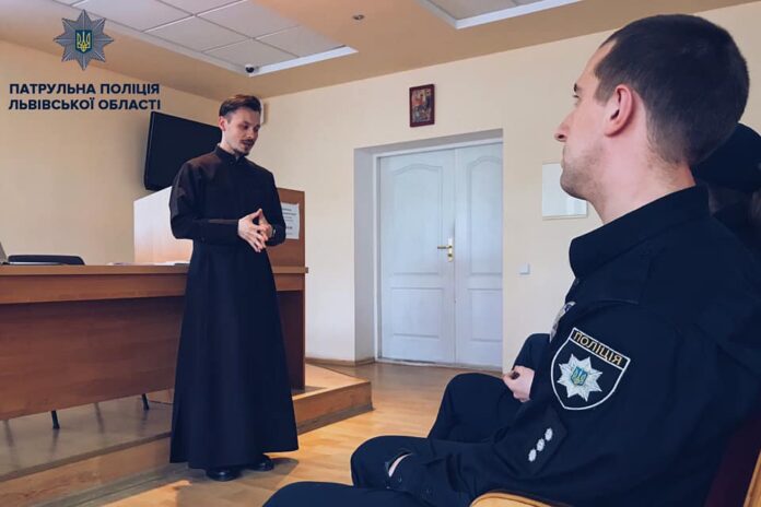Львівські патрульні проходять курси жестової мови Львівські патрульні проходять курси жестової мови