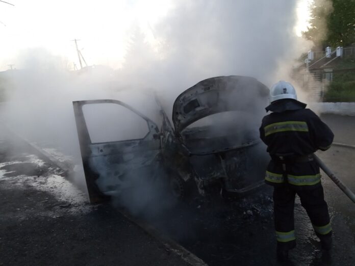 На Львівщині вщент згорів автомобіль (фото) На Львівщині вщент згорів автомобіль (фото)