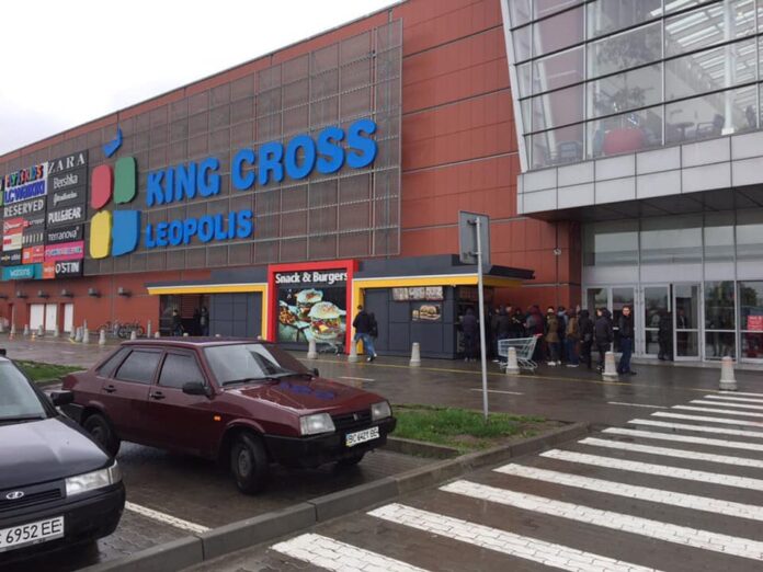 У Львові повідомили про замінування двох торгових центрів У Львові повідомили про замінування двох торгових центрів