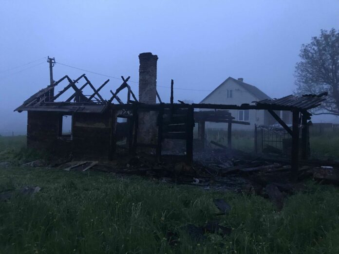 На Львівщині поліцейські встановлюють обставини смерті чоловіка, тіло якого виявили на згарищі На Львівщині поліцейські встановлюють обставини смерті чоловіка, тіло якого виявили на згарищі