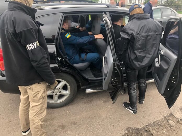 На Львівщині працівники СБУ затримали на хабарі працівників митниці На Львівщині працівники СБУ затримали на хабарі працівників митниці