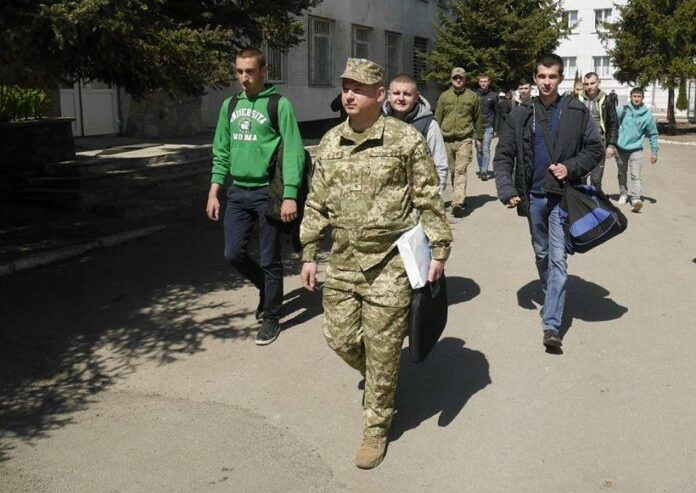 Весняний призов: понад 450 львівських юнаків одягнули солдатські однострої Весняний призов: понад 450 львівських юнаків одягнули солдатські однострої