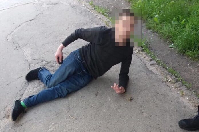 У Львові чоловік, в якого знайшли підозрілі таблетки, прикинувся хворим У Львові чоловік, в якого знайшли підозрілі таблетки, прикинувся хворим