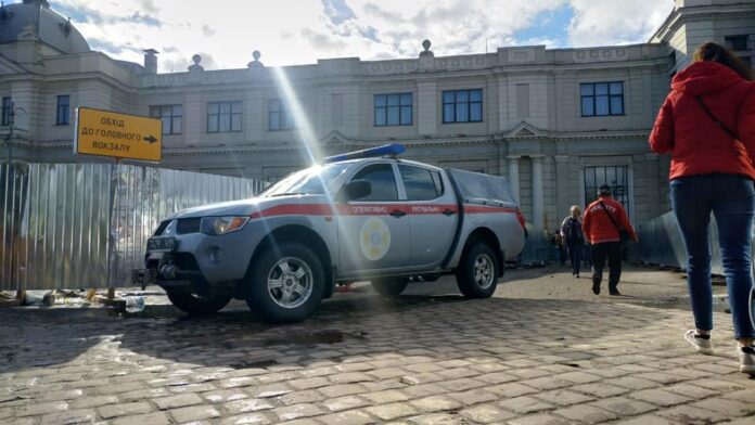 У Вінниці евакуювали людей з 28 об’єктів через «замінування» У Вінниці евакуювали людей з 28 об’єктів через «замінування»