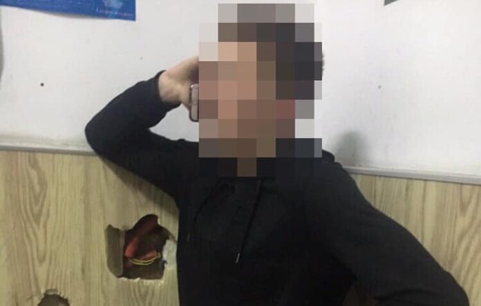 У центрі Львова патрульні затримали хулігана, який вирішив відстояти права вуличного музиканта У центрі Львова патрульні затримали хулігана, який вирішив відстояти права вуличного музиканта