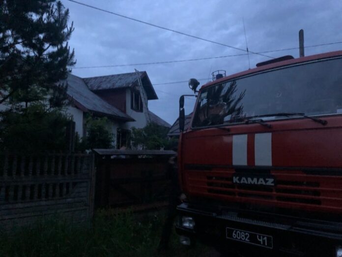 Жорстоке вбивство: на Прикарпатті родину відомого адвоката розстріляли, а будинок підпалили (фото) Жорстоке вбивство: на Прикарпатті родину відомого адвоката розстріляли, а будинок підпалили (фото)