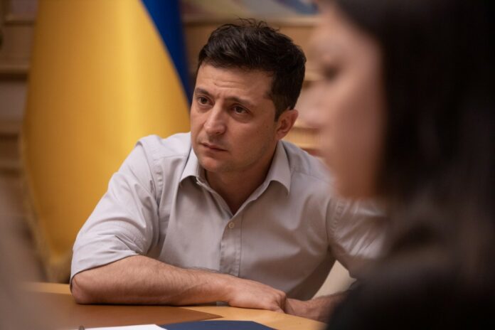 Зеленський хоче почути, що думають українці щодо можливих переговорів із Росією Зеленський хоче почути, що думають українці щодо можливих переговорів із Росією