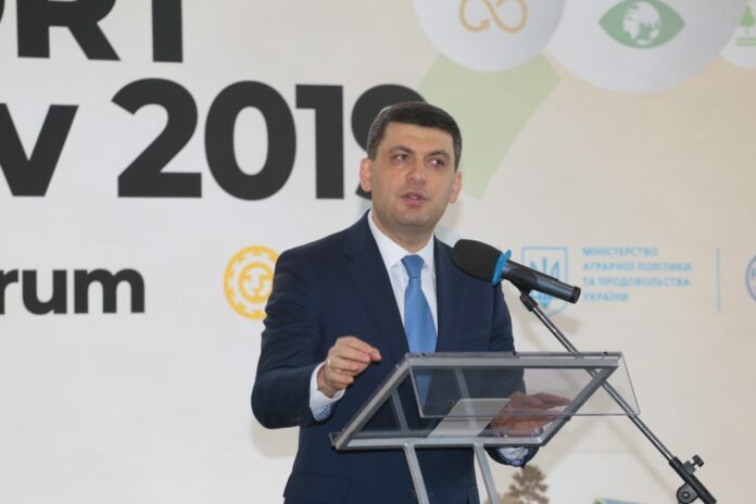 Середня зарплата 620 доларів у 2021 році: Гройсман назвав орієнтири уряду Середня зарплата 620 доларів у 2021 році: Гройсман назвав орієнтири уряду