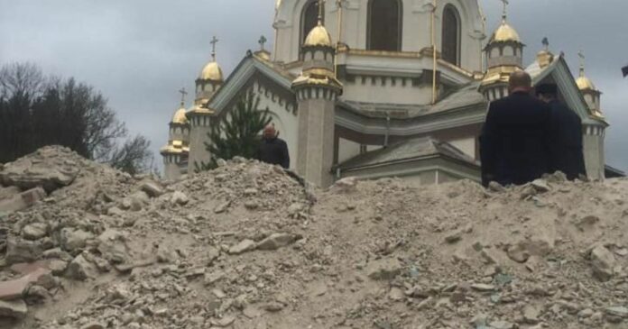 Самбірсько-Дрогобицька єпархії розслідує знищення цінного стінопису у селищі Славське Самбірсько-Дрогобицька єпархії розслідує знищення цінного стінопису у селищі Славське