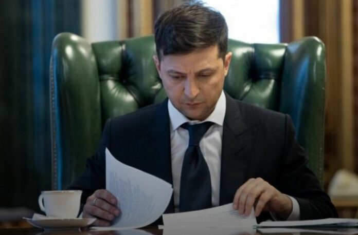 Петиція за відставку Зеленського вже набрала необхідну кількість голосів Петиція за відставку Зеленського вже набрала необхідну кількість голосів