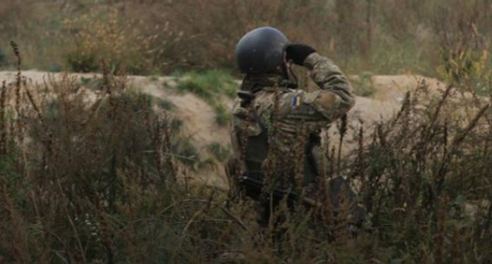 У зоні ООС внаслідок обстрілів загинув український військовий, ще один поранений У зоні ООС внаслідок обстрілів загинув український військовий, ще один поранений