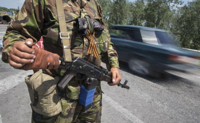 Бойовики не пропускають школярів, які їдуть складати ЗНО на підконтрольну Україні Донеччину Бойовики не пропускають школярів, які їдуть складати ЗНО на підконтрольну Україні Донеччину