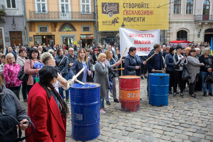 Під Львівською міською радою відбулась акція протесту підприємців (відео) Під Львівською міською радою відбулась акція протесту підприємців (відео)