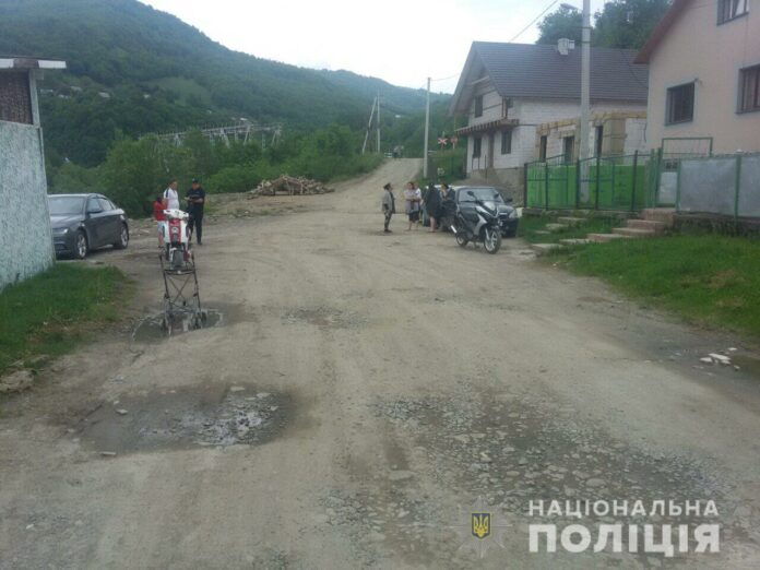 На Закарпатті водій іномарки скоїв наїзд на 3-річного хлопчика: дитина померла На Закарпатті водій іномарки скоїв наїзд на 3-річного хлопчика: дитина померла