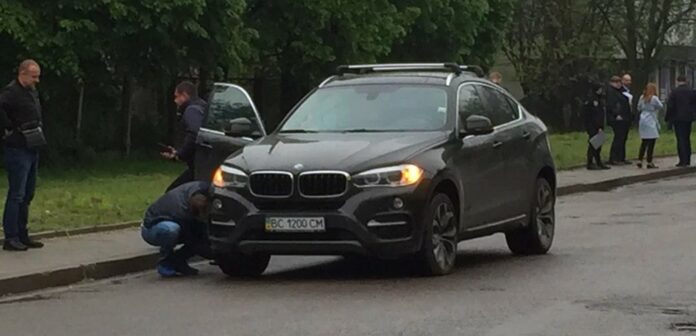 У Львові під автомобілем стався вибух У Львові під автомобілем стався вибух