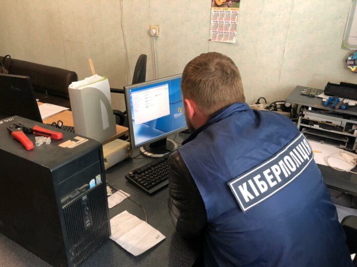 В Україні вперше судитимуть «пірата», який незаконно знімав фільми в кінотеатрах В Україні вперше судитимуть «пірата», який незаконно знімав фільми в кінотеатрах
