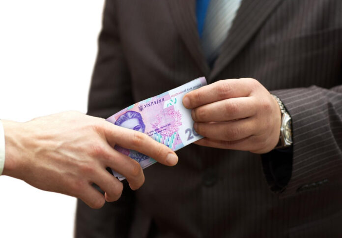 На Львівщині скерували до суду справу директора лікарні, який погорів на хабарі На Львівщині скерували до суду справу директора лікарні, який погорів на хабарі