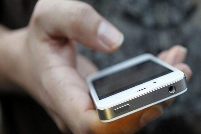 У Львові іноземець відібрав у юнака силою «Айфон 7» У Львові іноземець відібрав у юнака силою «Айфон 7»