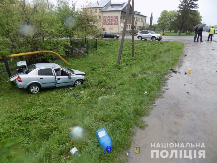 На Львівщині легковик влетів у вантажівку, є постраждалий На Львівщині легковик влетів у вантажівку, є постраждалий