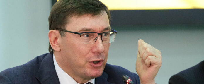 Розстріл Майдану: Луценко готовий назвати тих, хто віддавав накази (відео) Розстріл Майдану: Луценко готовий назвати тих, хто віддавав накази (відео)