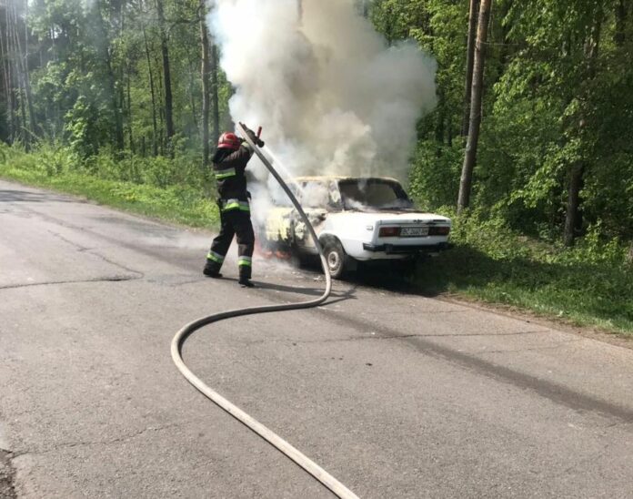 На Сокальщині вщент згорів автомобіль (фото) На Сокальщині вщент згорів автомобіль (фото)