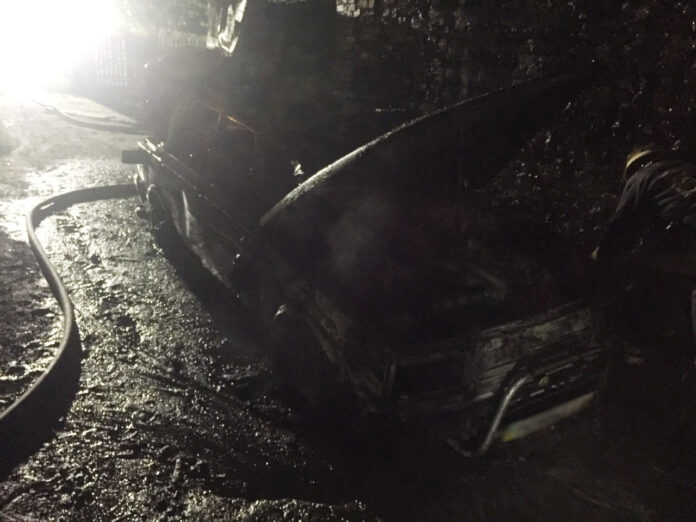 У Яворівському районі згоріли два автомобілі (фото) У Яворівському районі згоріли два автомобілі (фото)