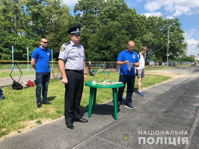 Львівські поліцейські змагалися у легкоатлетичному кросі (фото) Львівські поліцейські змагалися у легкоатлетичному кросі (фото)