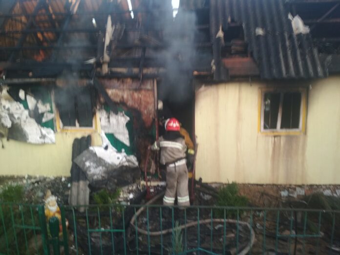 На Львівщині горів дерев`яний дачний будинок На Львівщині горів дерев`яний дачний будинок