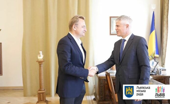 Львівський очільник обговорив із послом Швейцарії розвиток бізнесу у Львові Львівський очільник обговорив із послом Швейцарії розвиток бізнесу у Львові