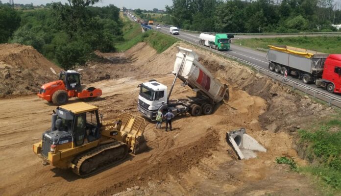 На Львівщині продовжують удосконалювати транспортні розв’язки (фото) На Львівщині продовжують удосконалювати транспортні розв’язки (фото)