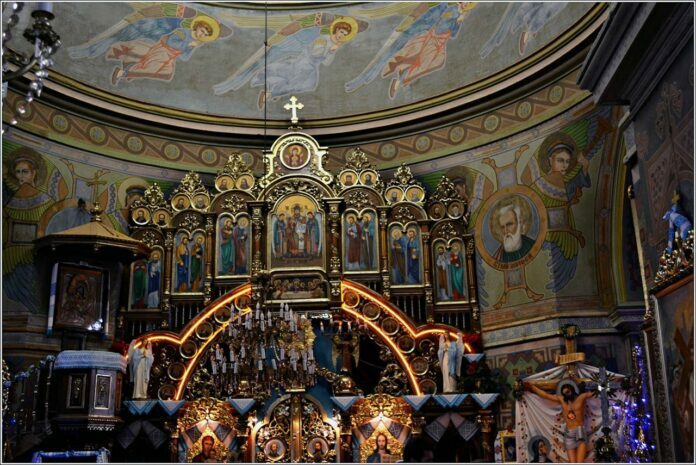 Унікальні церковні розписи у карпатському селищі можна було відновити, – дослідження Унікальні церковні розписи у карпатському селищі можна було відновити, – дослідження
