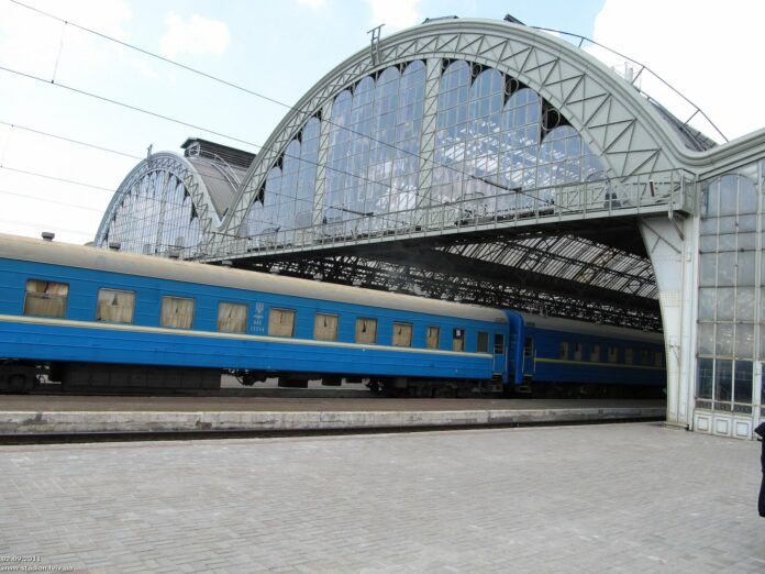 Львівська залізниця змінила розклад та маршрут руху приміських поїздів Львівська залізниця змінила розклад та маршрут руху приміських поїздів