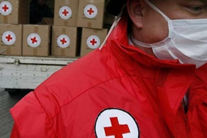 16 вантажівок Червоного Хреста вирушать на Донбас 16 вантажівок Червоного Хреста вирушать на Донбас
