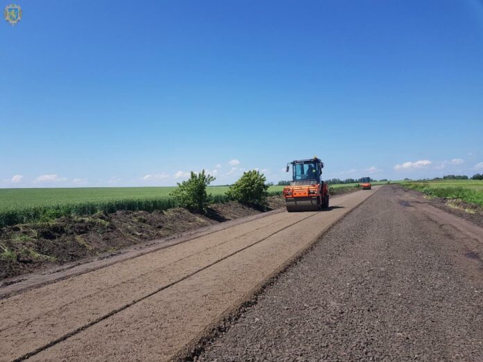 На ділянці дороги Золочів — Красне розпочали ремонтні роботи На ділянці дороги Золочів — Красне розпочали ремонтні роботи