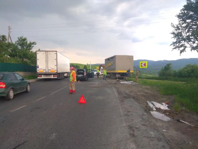 Смертельна ДТП на Львівщині: зіткнулися вантажівка і легковик (фото) Смертельна ДТП на Львівщині: зіткнулися вантажівка і легковик (фото)
