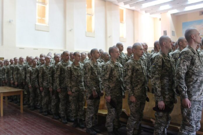Понад сотня строковиків прибула на службу у 80-ту окрему десантно-штурмову бригаду (фото) Понад сотня строковиків прибула на службу у 80-ту окрему десантно-штурмову бригаду (фото)