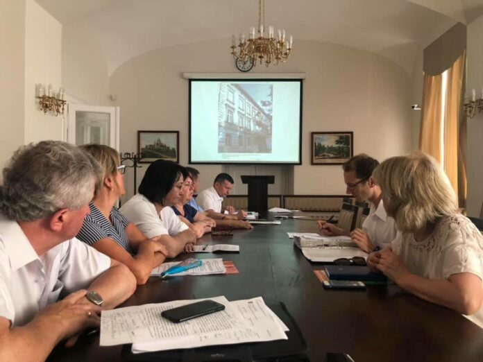 Мерія оштрафувала львів’ян через пластикові вікна Мерія оштрафувала львів’ян через пластикові вікна