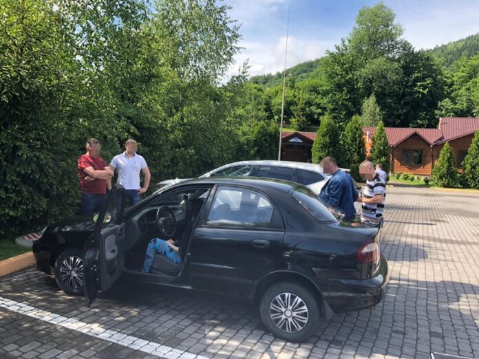 СБУ затримала одного з керівників Сколівського відділення поліції, який фабрикував «справи» СБУ затримала одного з керівників Сколівського відділення поліції, який фабрикував «справи»