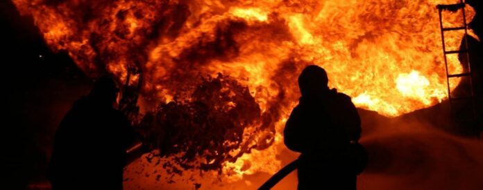 У Львові на згарищі виявили тіло чоловіка (відео) У Львові на згарищі виявили тіло чоловіка (відео)